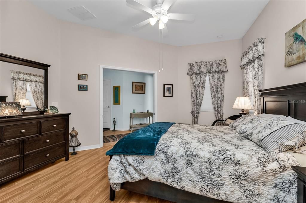 En Venta: $295,000 (2 camas, 2 baños, 1387 Pies cuadrados)