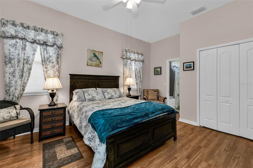 En Venta: $295,000 (2 camas, 2 baños, 1387 Pies cuadrados)