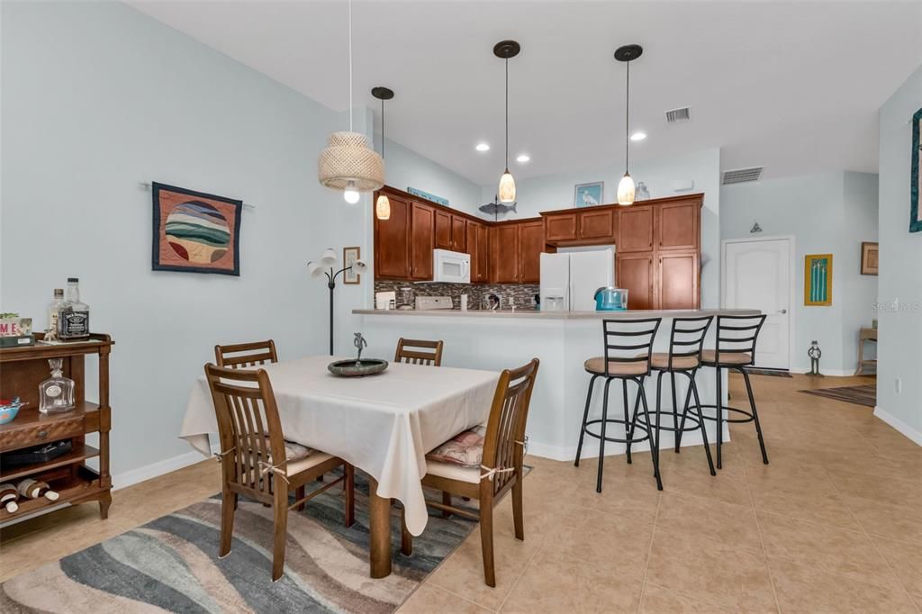 En Venta: $295,000 (2 camas, 2 baños, 1387 Pies cuadrados)