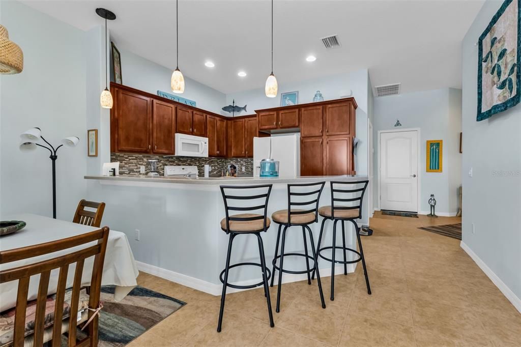 En Venta: $295,000 (2 camas, 2 baños, 1387 Pies cuadrados)