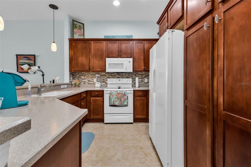 En Venta: $295,000 (2 camas, 2 baños, 1387 Pies cuadrados)