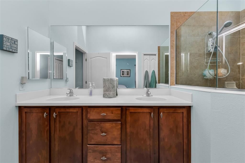 En Venta: $295,000 (2 camas, 2 baños, 1387 Pies cuadrados)