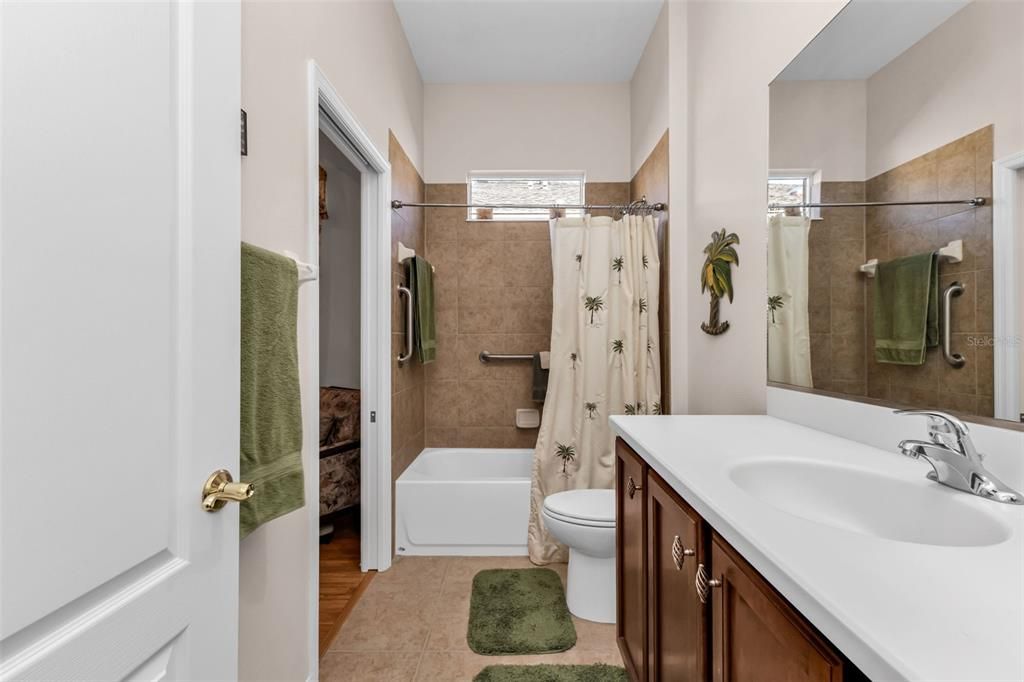 En Venta: $295,000 (2 camas, 2 baños, 1387 Pies cuadrados)