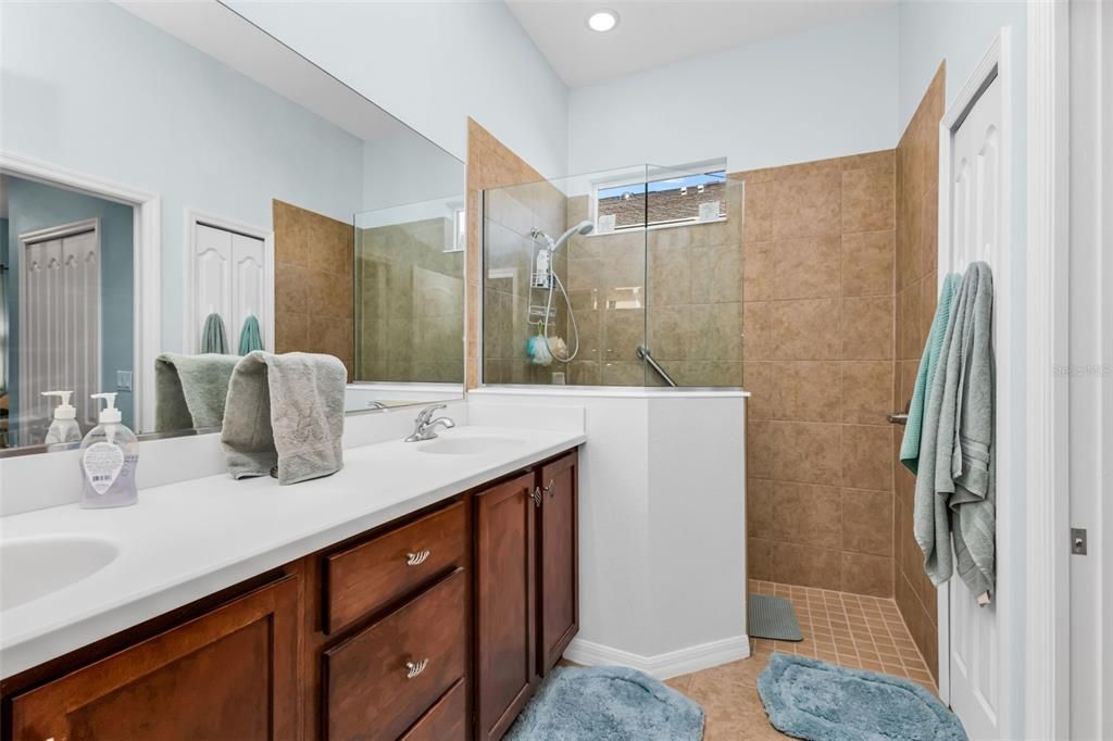 En Venta: $295,000 (2 camas, 2 baños, 1387 Pies cuadrados)