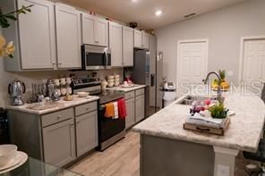 For Sale: $380,000 (4 beds, 2 baths, 1715 Square Feet)
