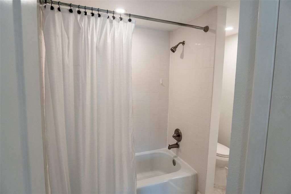 For Sale: $199,999 (1 beds, 1 baths, 830 Square Feet)