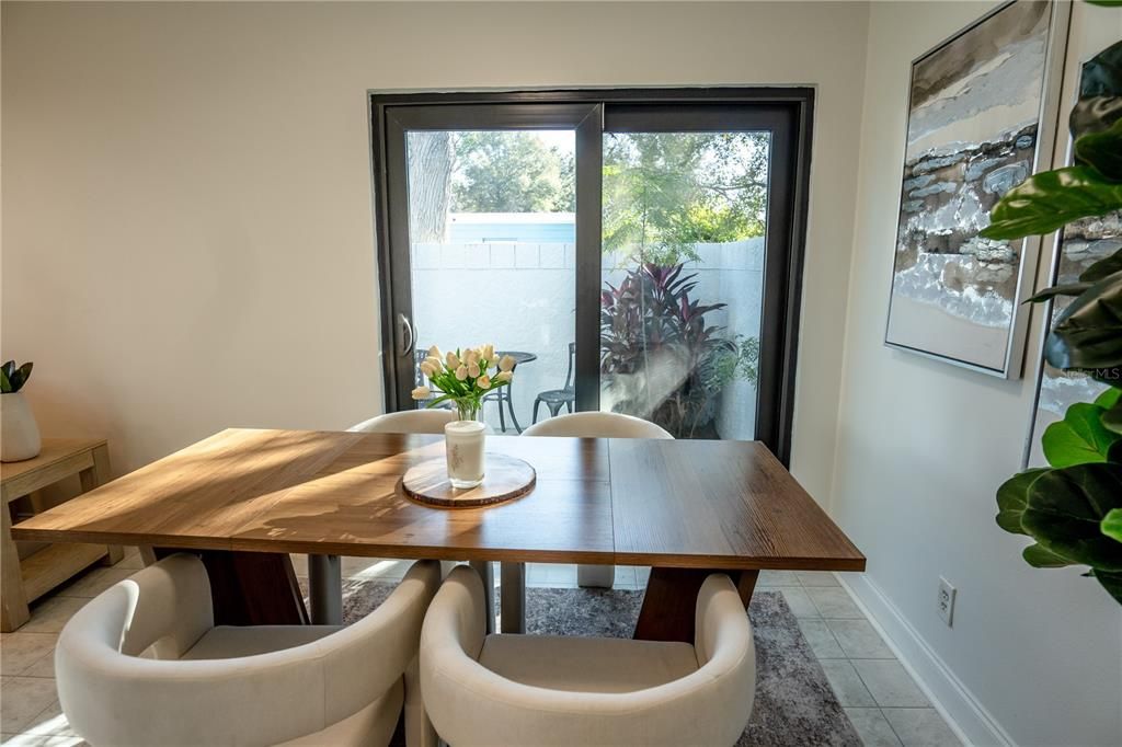 For Sale: $199,999 (1 beds, 1 baths, 830 Square Feet)