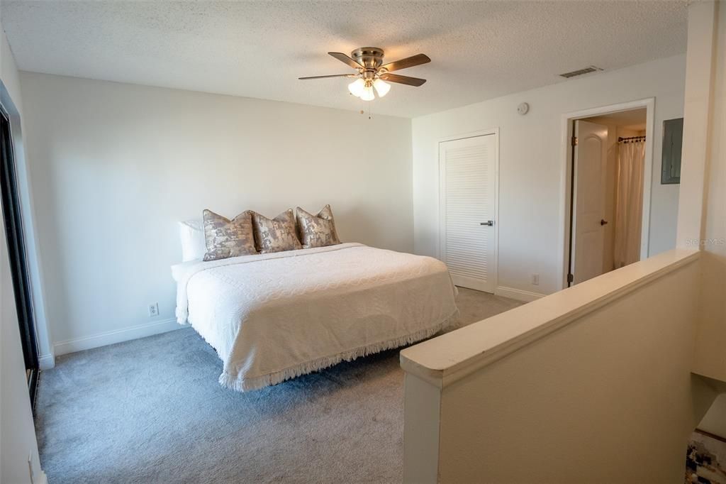 For Sale: $199,999 (1 beds, 1 baths, 830 Square Feet)