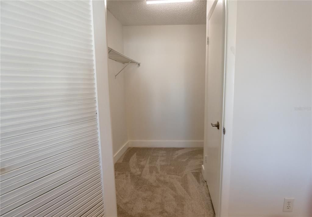 For Sale: $199,999 (1 beds, 1 baths, 830 Square Feet)