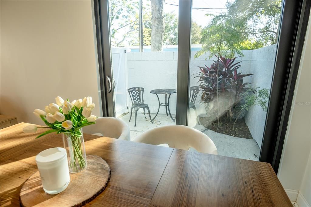 For Sale: $199,999 (1 beds, 1 baths, 830 Square Feet)