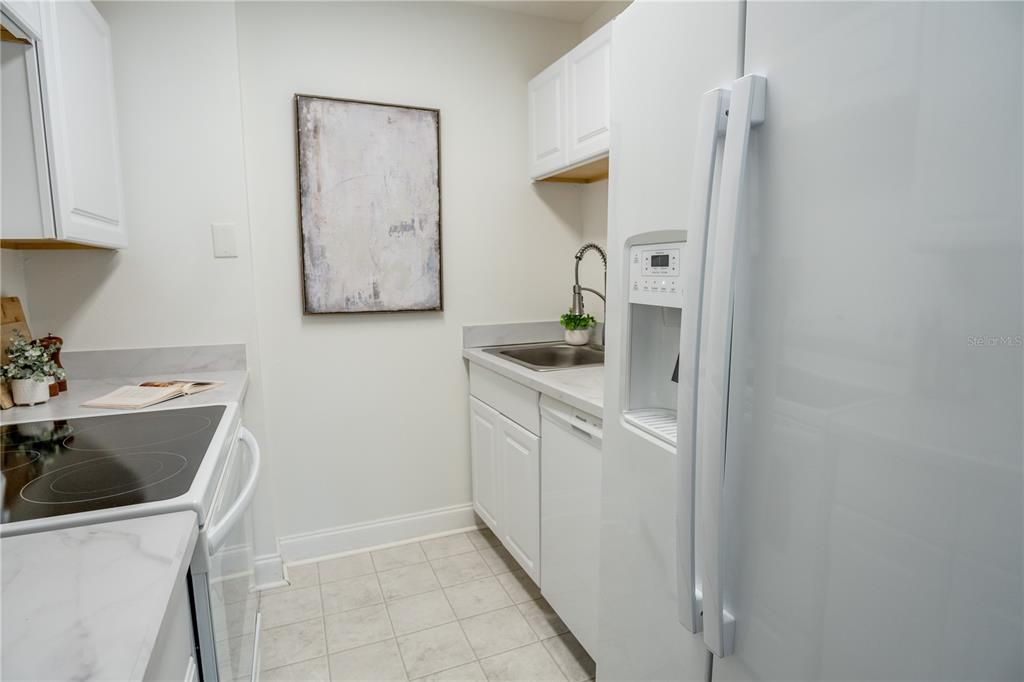 For Sale: $199,999 (1 beds, 1 baths, 830 Square Feet)