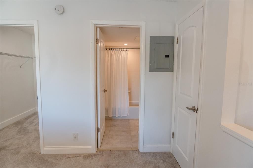 For Sale: $199,999 (1 beds, 1 baths, 830 Square Feet)