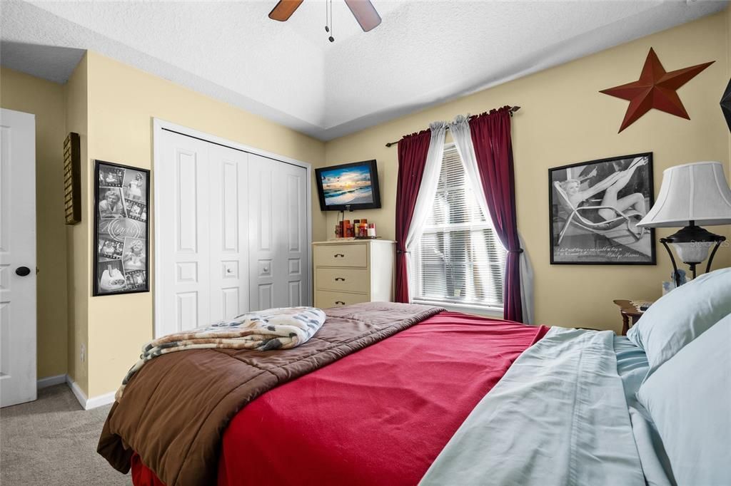 For Sale: $400,000 (4 beds, 2 baths, 1924 Square Feet)