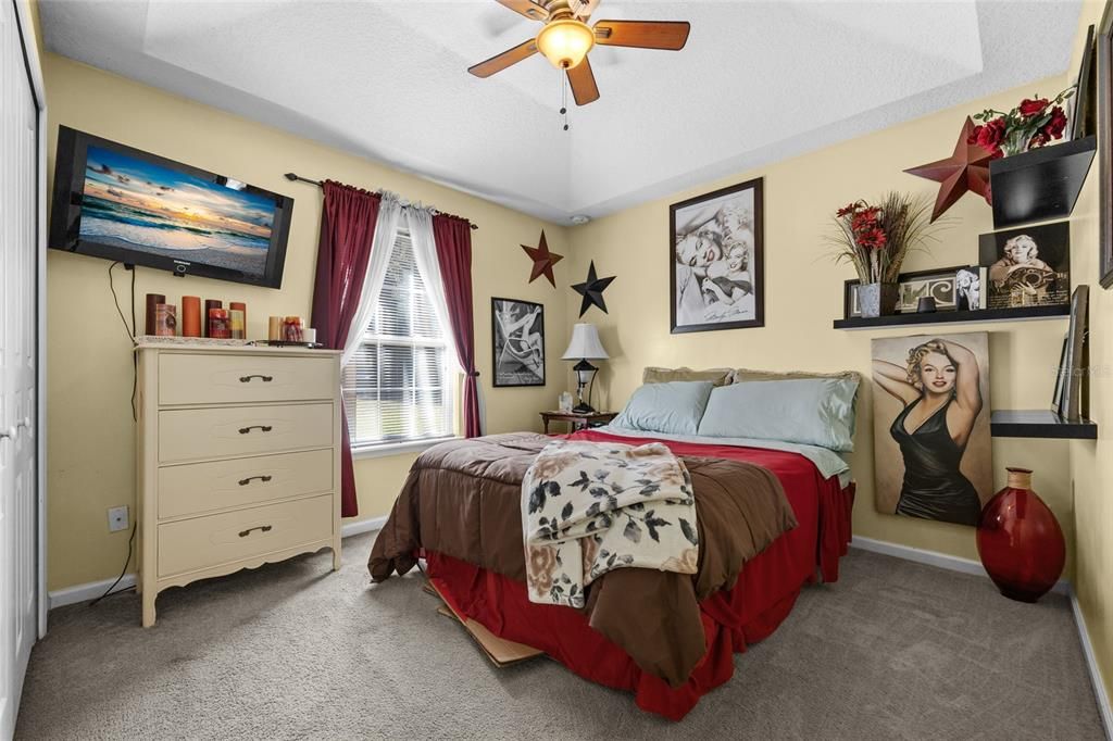 For Sale: $400,000 (4 beds, 2 baths, 1924 Square Feet)