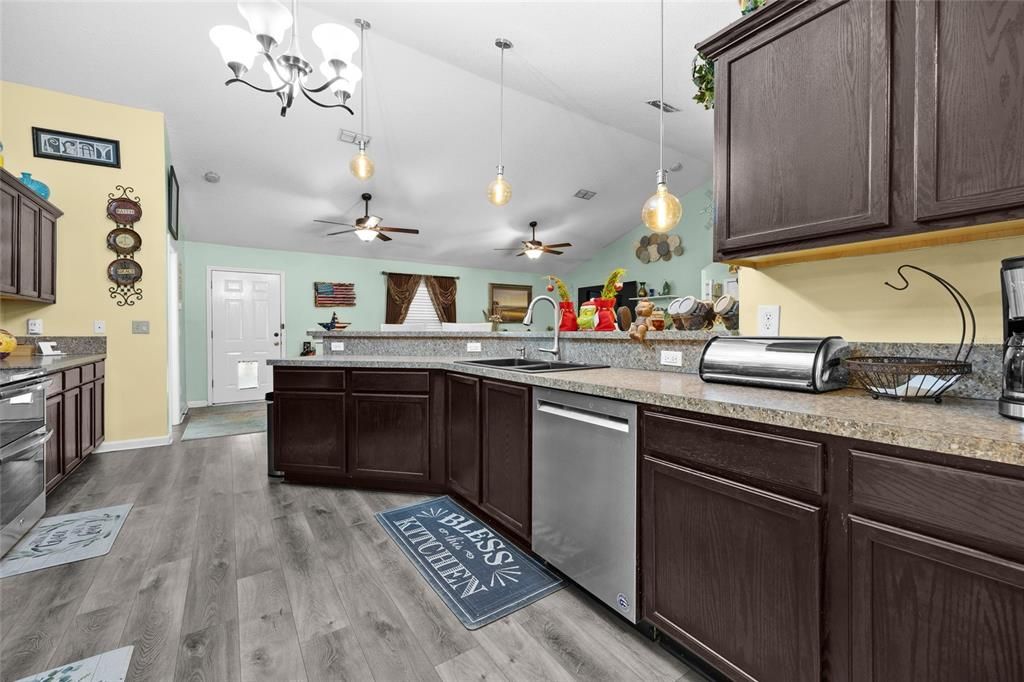 For Sale: $400,000 (4 beds, 2 baths, 1924 Square Feet)