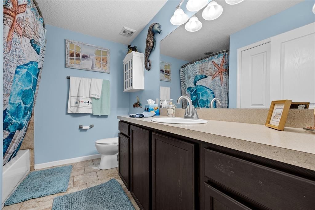 For Sale: $400,000 (4 beds, 2 baths, 1924 Square Feet)