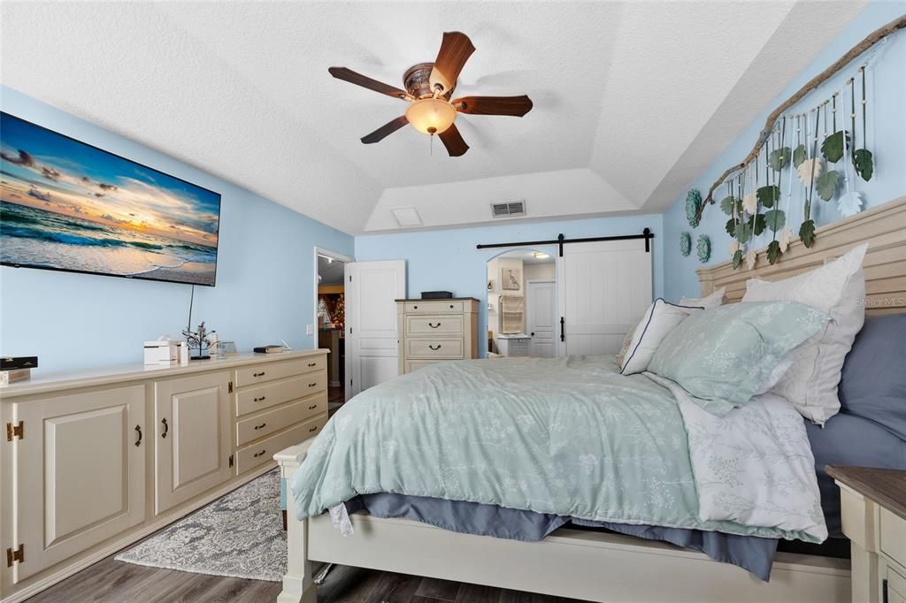 For Sale: $400,000 (4 beds, 2 baths, 1924 Square Feet)