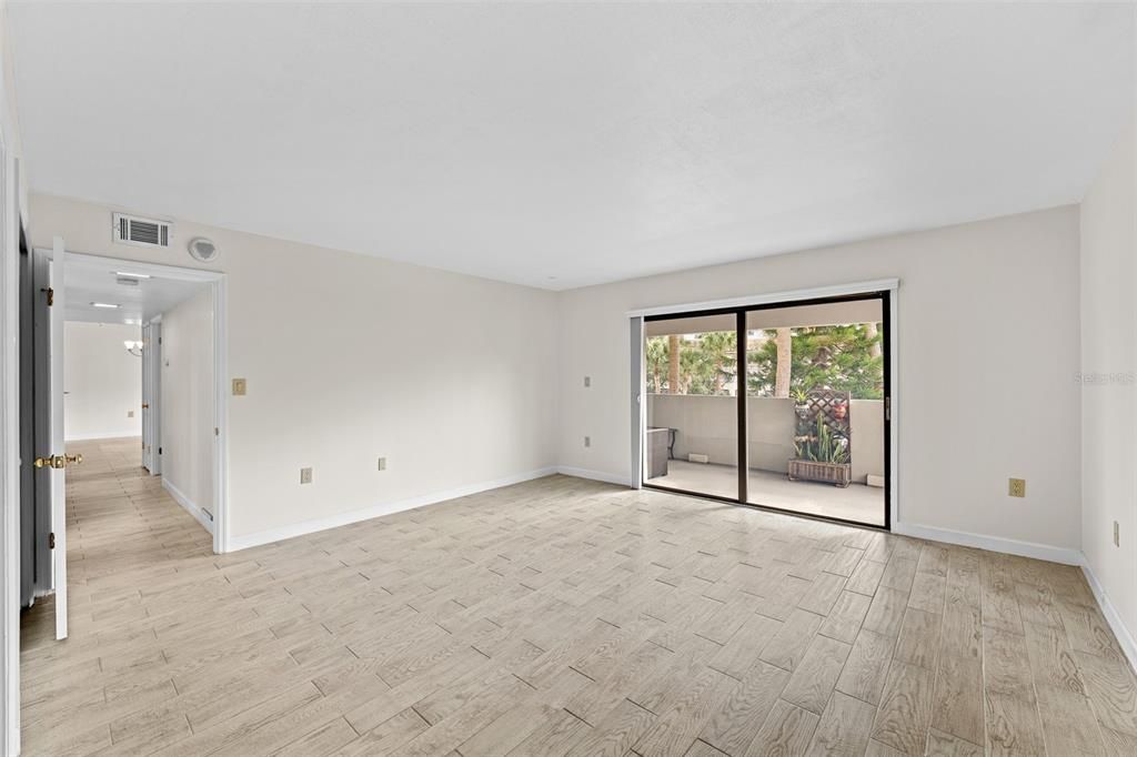 出租: $2,500 (2 贝兹, 2 浴室, 1280 平方英尺)