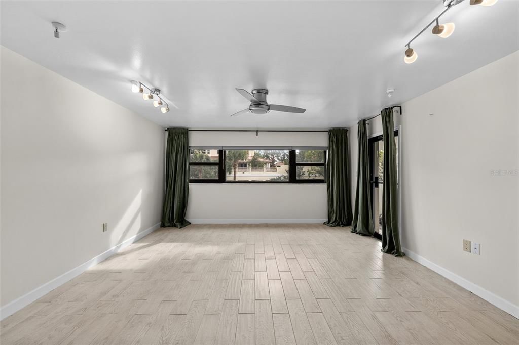 出租: $2,500 (2 贝兹, 2 浴室, 1280 平方英尺)