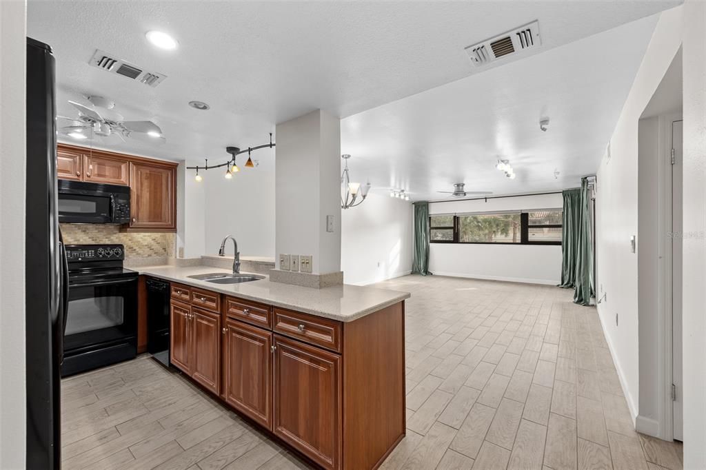 出租: $2,500 (2 贝兹, 2 浴室, 1280 平方英尺)