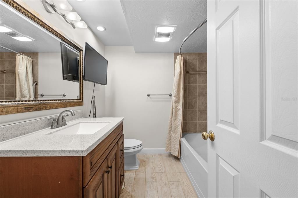 出租: $2,500 (2 贝兹, 2 浴室, 1280 平方英尺)