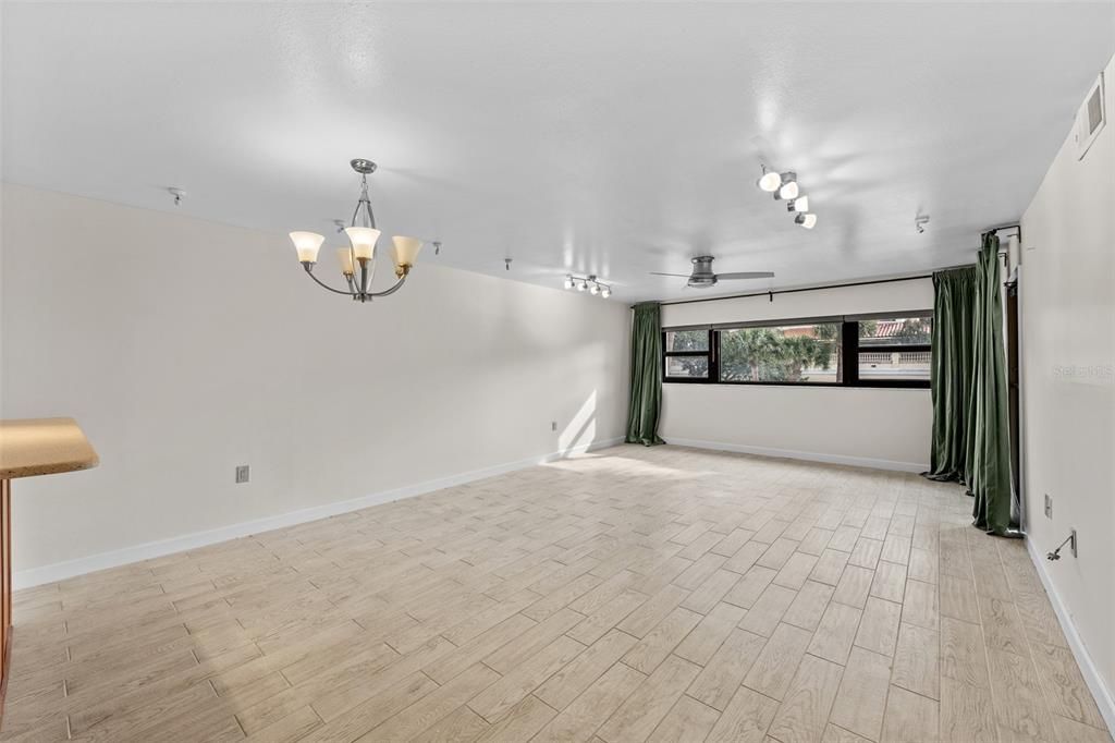 出租: $2,500 (2 贝兹, 2 浴室, 1280 平方英尺)