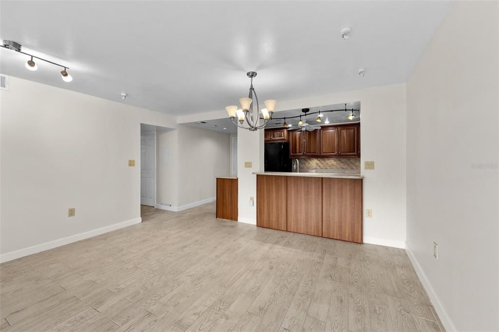 出租: $2,500 (2 贝兹, 2 浴室, 1280 平方英尺)