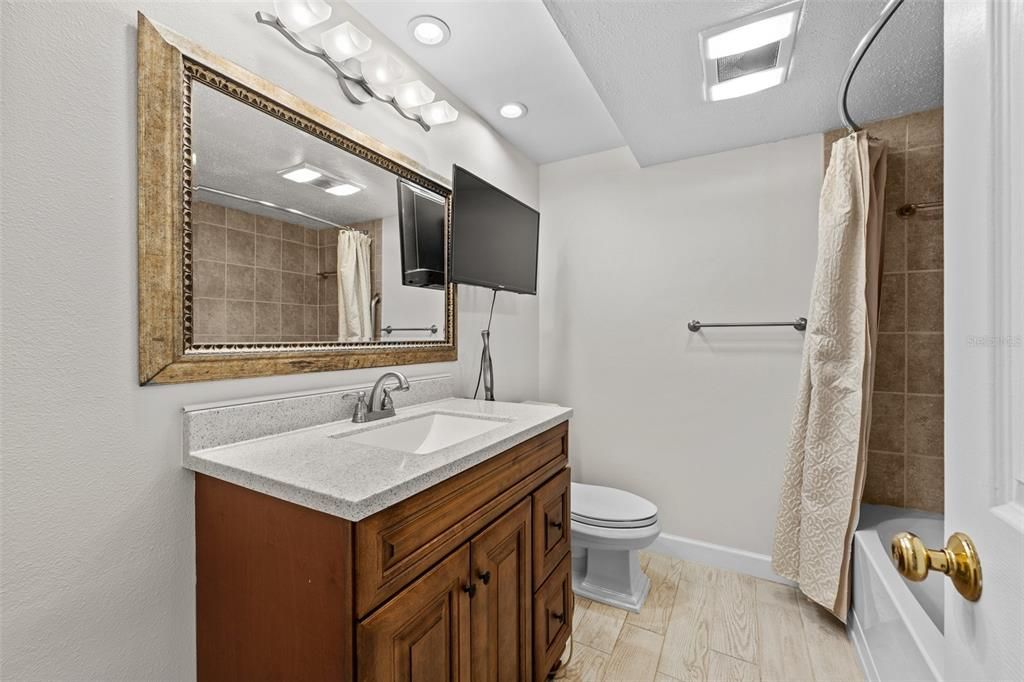 出租: $2,500 (2 贝兹, 2 浴室, 1280 平方英尺)