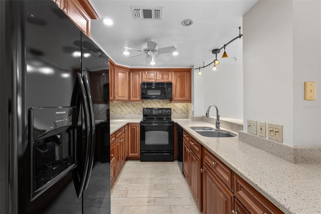 出租: $2,500 (2 贝兹, 2 浴室, 1280 平方英尺)