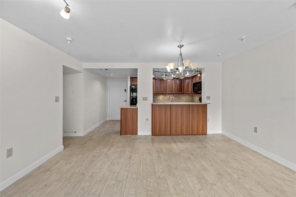 出租: $2,500 (2 贝兹, 2 浴室, 1280 平方英尺)