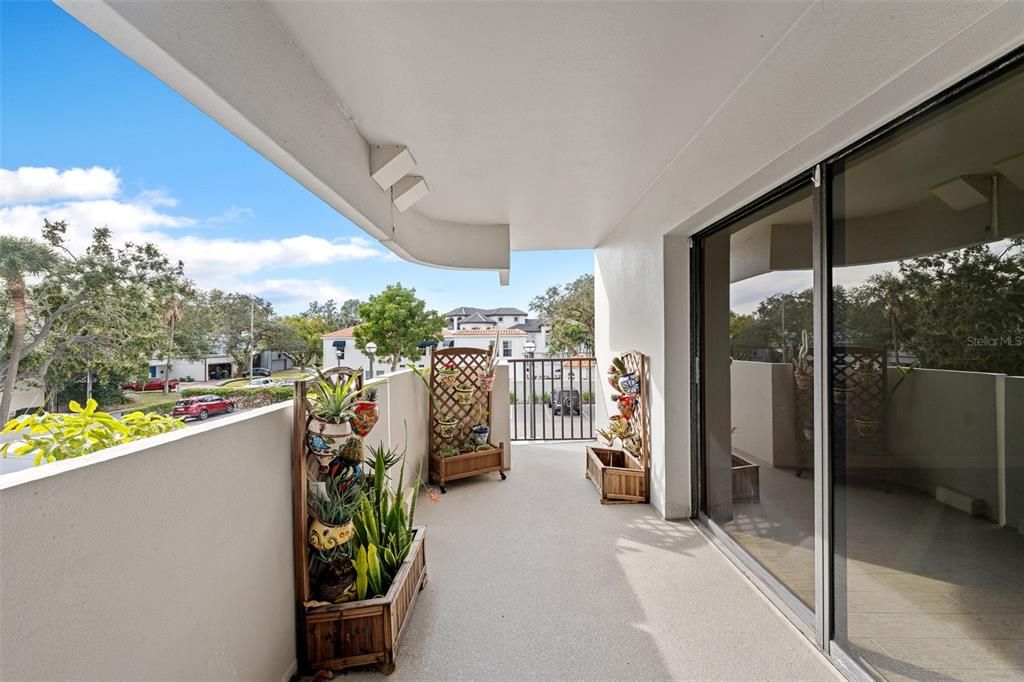 出租: $2,500 (2 贝兹, 2 浴室, 1280 平方英尺)