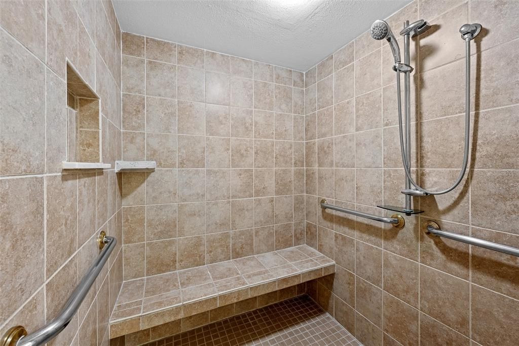 出租: $2,500 (2 贝兹, 2 浴室, 1280 平方英尺)