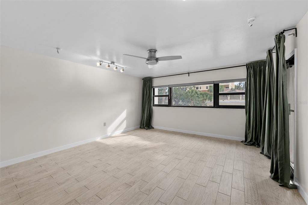 出租: $2,500 (2 贝兹, 2 浴室, 1280 平方英尺)