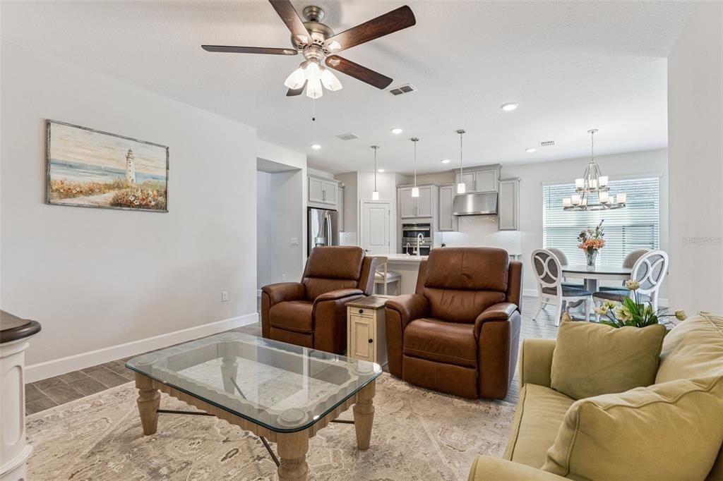 待售: $444,500 (2 贝兹, 2 浴室, 1610 平方英尺)