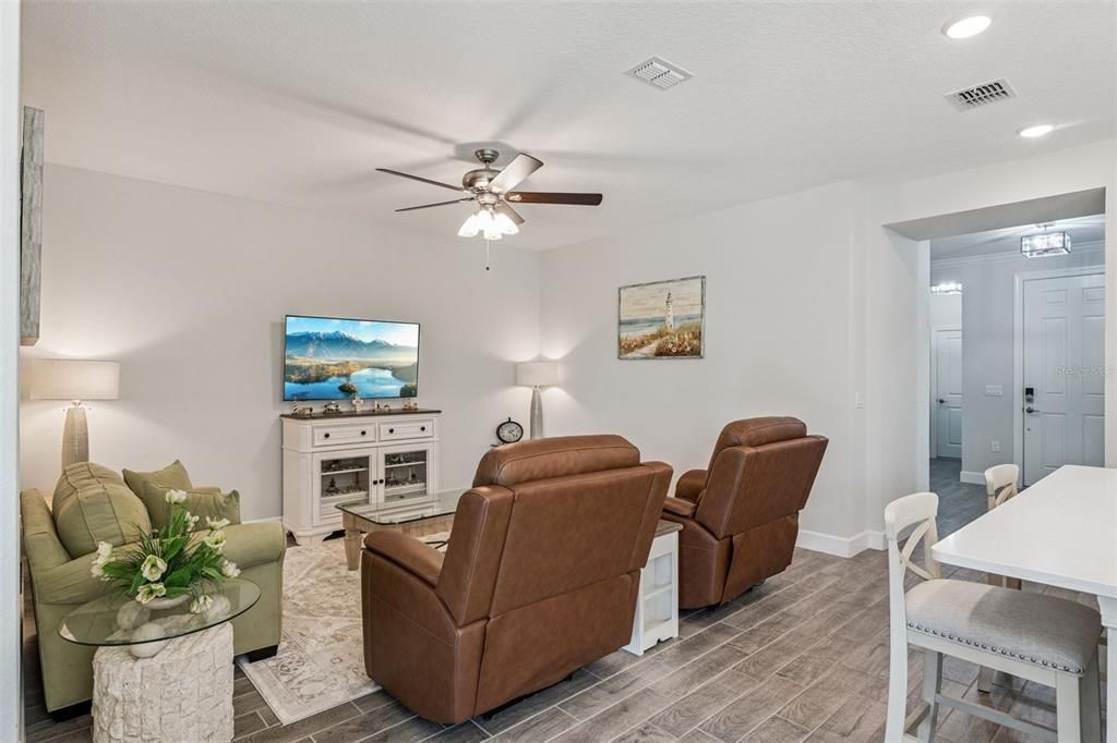 待售: $444,500 (2 贝兹, 2 浴室, 1610 平方英尺)