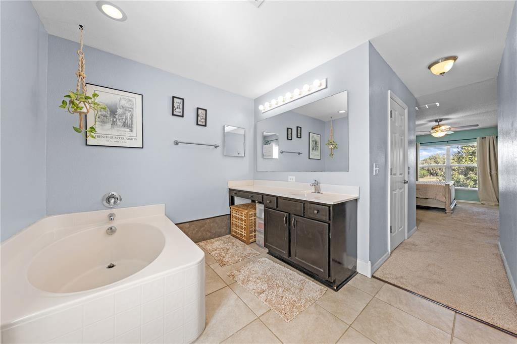 For Sale: $485,000 (4 beds, 2 baths, 2419 Square Feet)