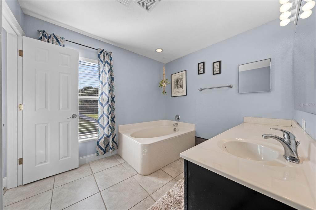 For Sale: $485,000 (4 beds, 2 baths, 2419 Square Feet)