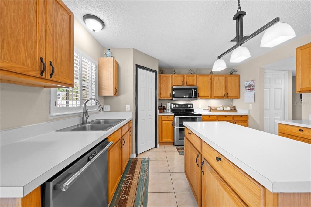 For Sale: $485,000 (4 beds, 2 baths, 2419 Square Feet)