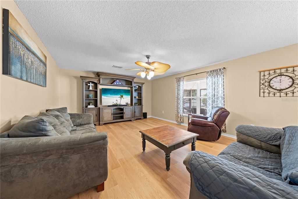 For Sale: $485,000 (4 beds, 2 baths, 2419 Square Feet)