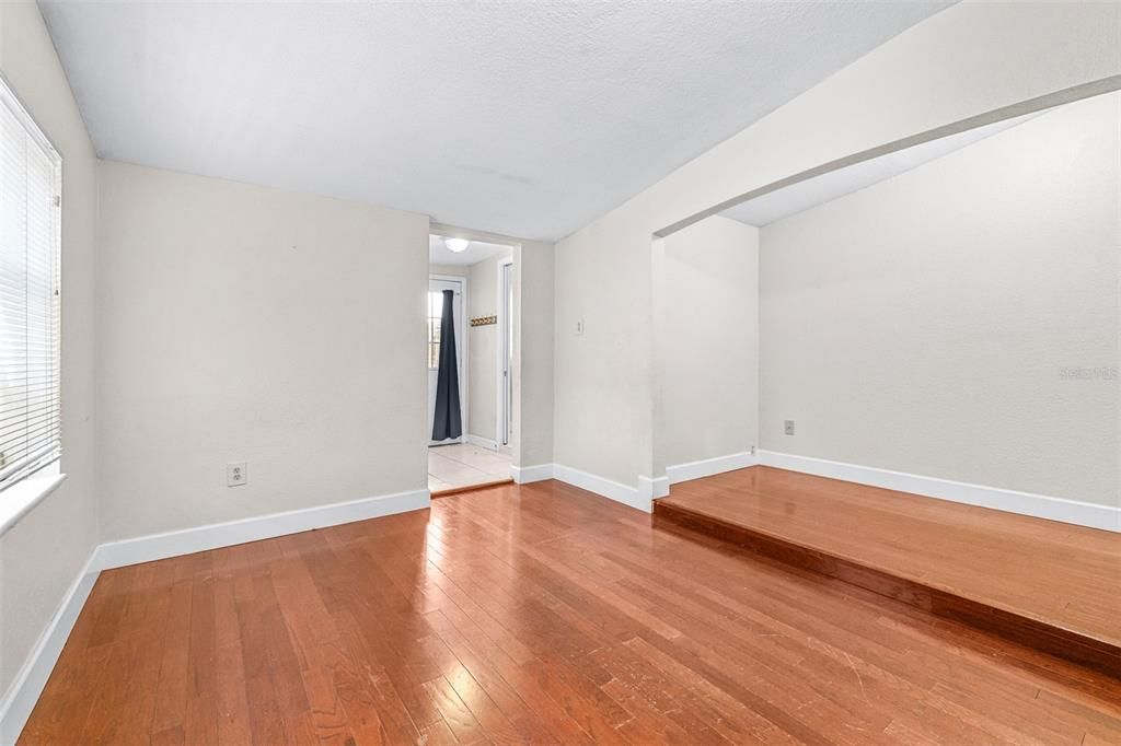 待售: $899,999 (5 贝兹, 5 浴室, 2552 平方英尺)