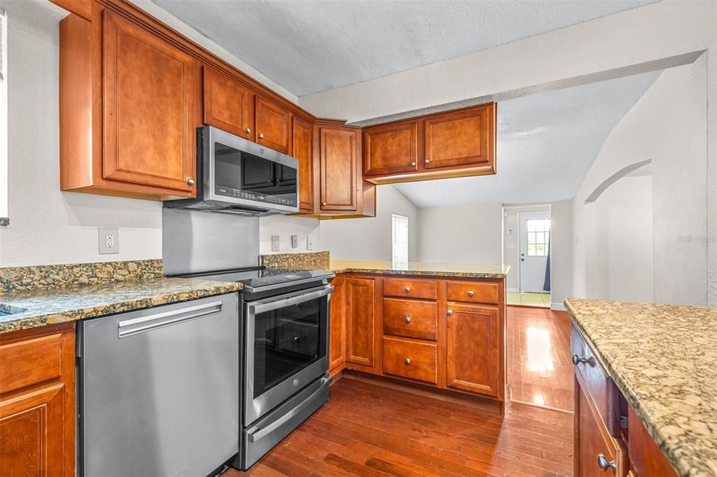 待售: $899,999 (5 贝兹, 5 浴室, 2552 平方英尺)