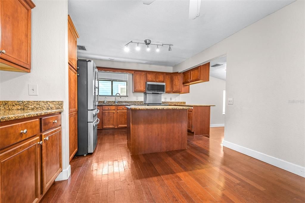 待售: $899,999 (5 贝兹, 5 浴室, 2552 平方英尺)