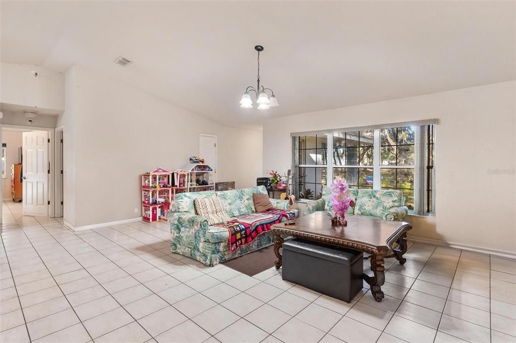 For Sale: $499,000 (3 beds, 2 baths, 1628 Square Feet)