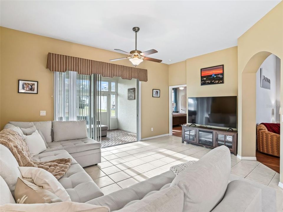 For Sale: $349,900 (3 beds, 2 baths, 1867 Square Feet)