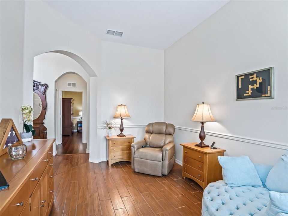 For Sale: $349,900 (3 beds, 2 baths, 1867 Square Feet)