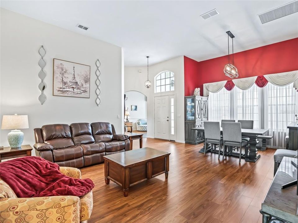 For Sale: $349,900 (3 beds, 2 baths, 1867 Square Feet)