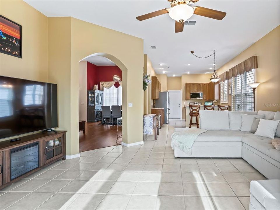 For Sale: $349,900 (3 beds, 2 baths, 1867 Square Feet)