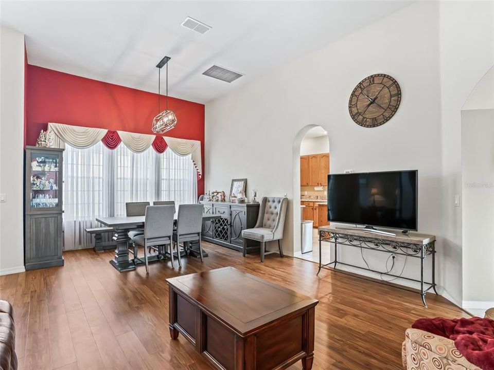 For Sale: $349,900 (3 beds, 2 baths, 1867 Square Feet)