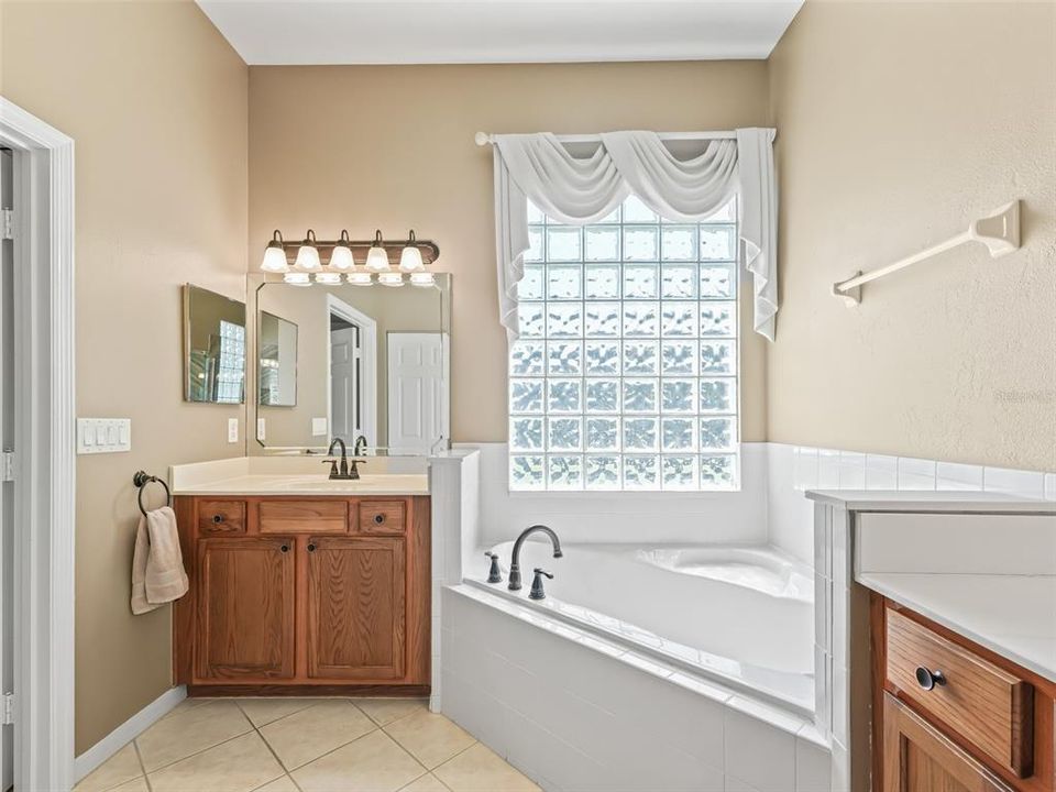 For Sale: $349,900 (3 beds, 2 baths, 1867 Square Feet)