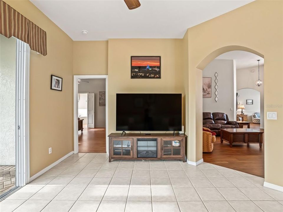 For Sale: $349,900 (3 beds, 2 baths, 1867 Square Feet)